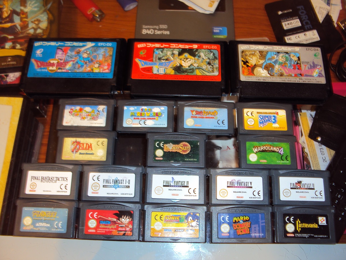 http://www.dragonquest-fan.com/imgs/forum/common/images/Stuff-de-geek/1406_GBA%20+%20Famicom%20en%20loose.JPG