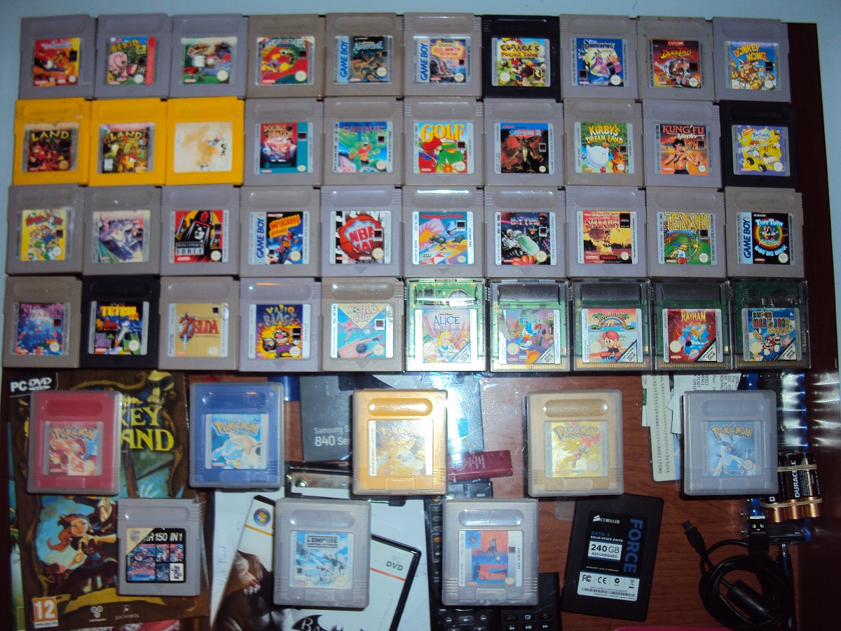 http://www.dragonquest-fan.com/imgs/forum/common/images/Stuff-de-geek/1406_GameBoy%20en%20loose.JPG